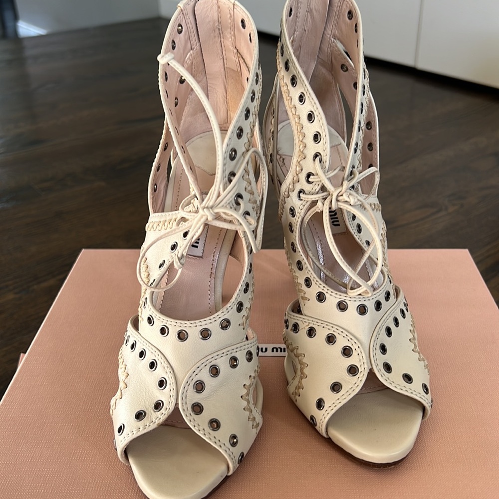 RARE MIU MIU Calzature Donna Cream Lace up eyelet Heels - size 37.5 eu - Picture 4 of 7
